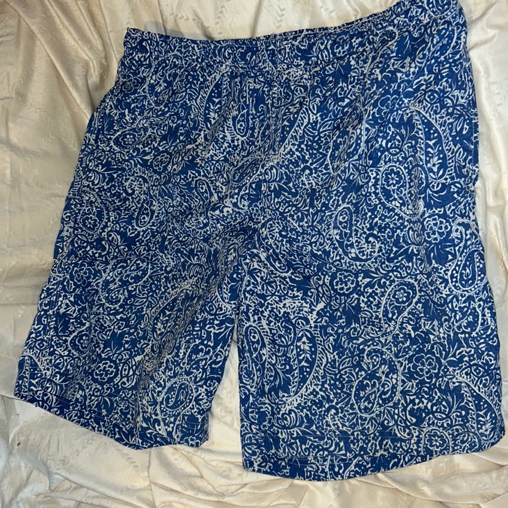 Lands End swim trunks. Drawstring and elastic waist. Pockets and a pocket inside